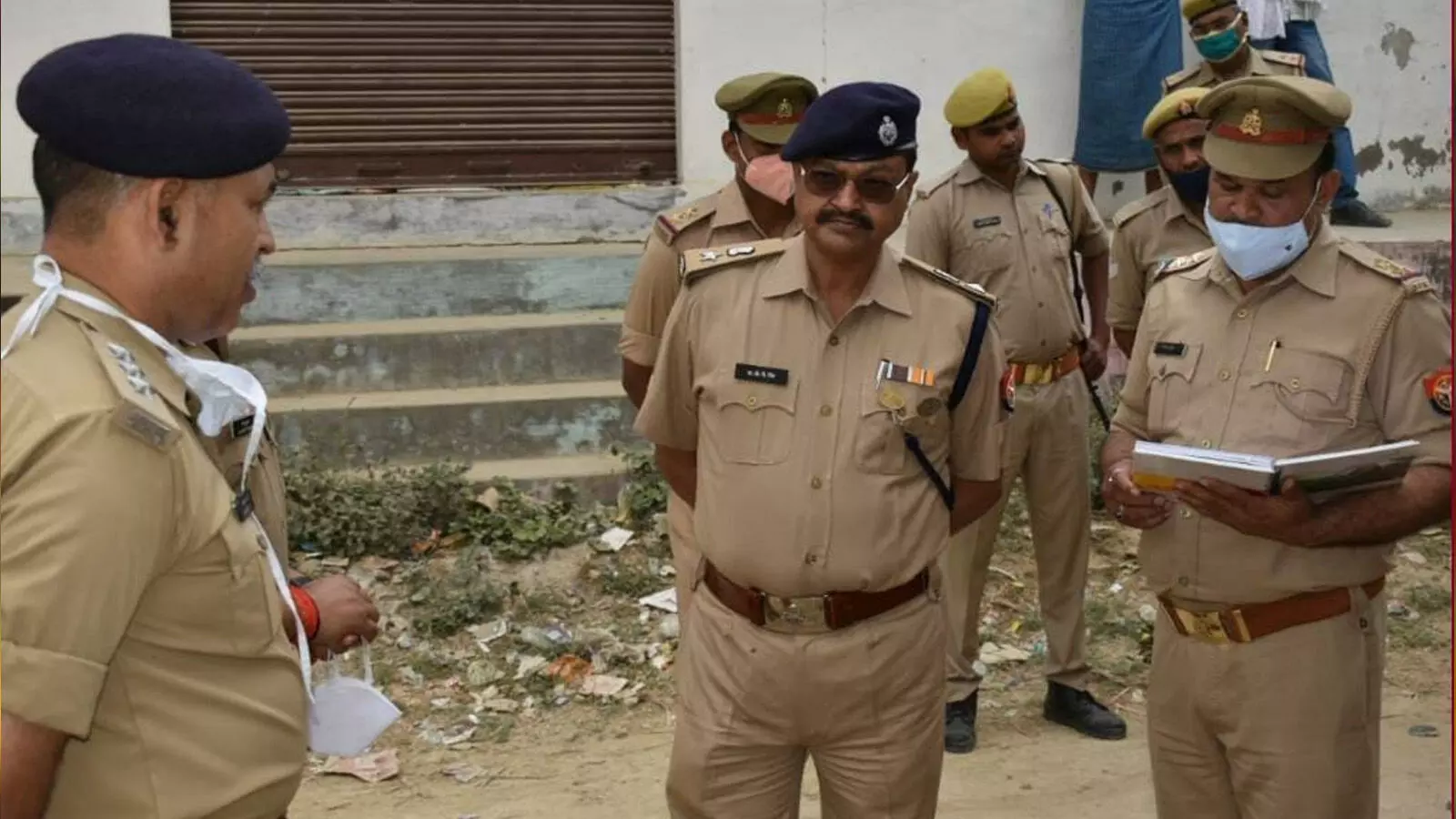 गाजीपुर में बदमाशों के हौशले बुलंद, दो सेल्समैनों को मारी गोली