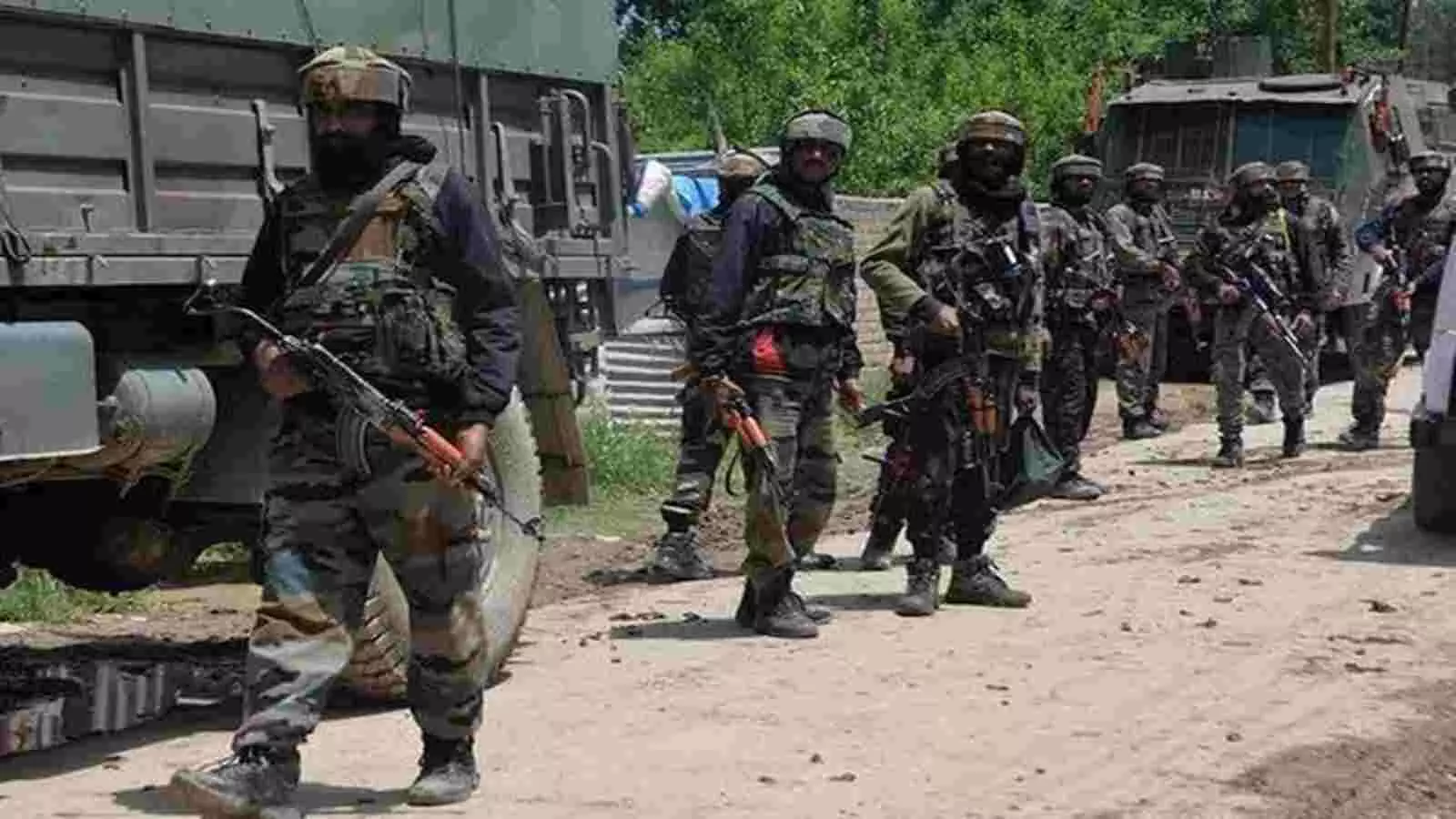 जम्मू-कश्मीर: सुरक्षाबलों और आतंकियों के बीच मुठभेड़, एक आतंकी ढेर