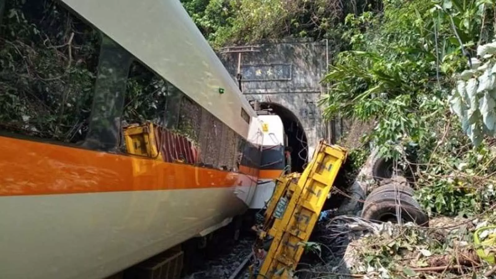 ताइवान में भीषण ट्रेन हादसा: 36 लोगों की मौत, 72 लोग घायल