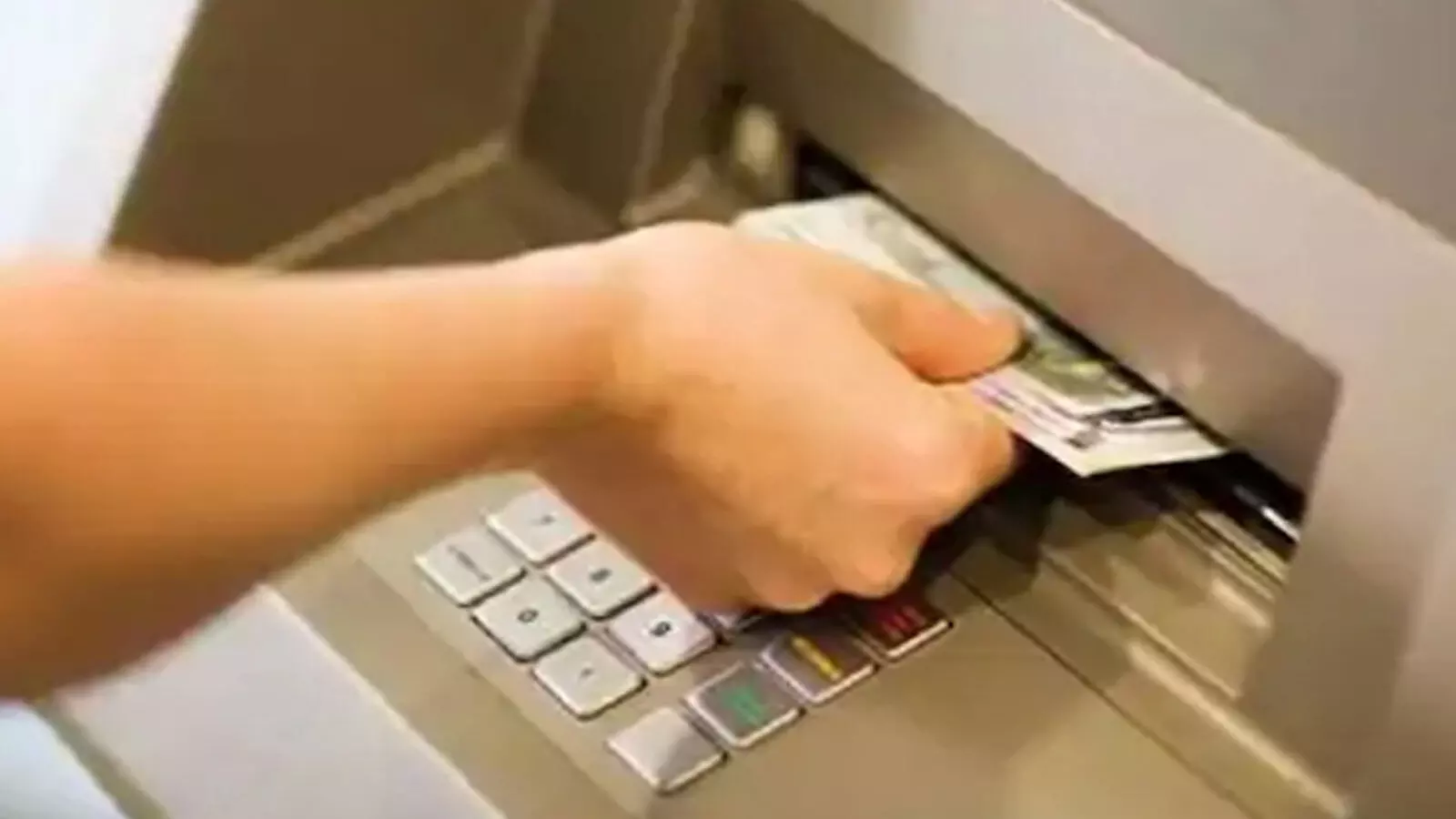 बिना डेबिट कार्ड निकाले कैश, ATM में नई सुविधा, जान लें खाताधारक