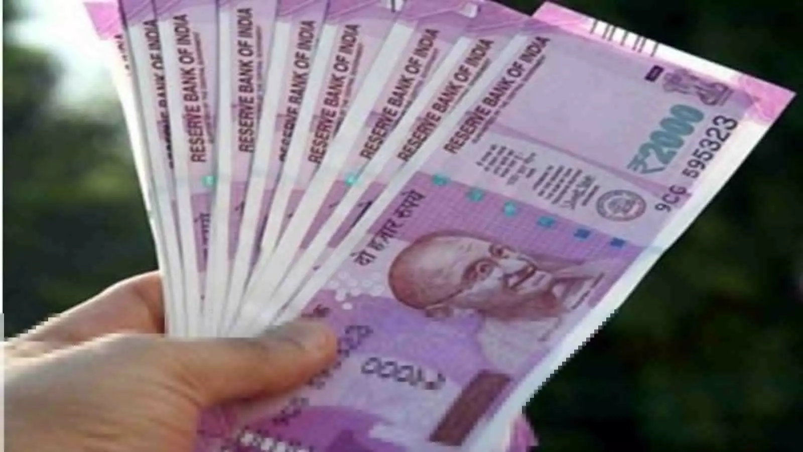 नोटों में लगाई आगः गिरफ्तारी का ऐसा डर,फूंक दिए रिश्वत के 92 हजार रुपए