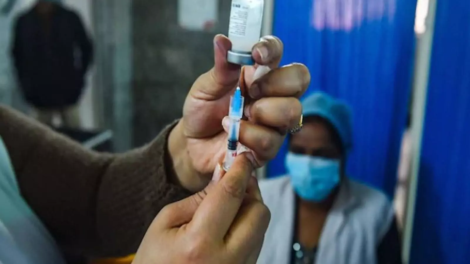 UP: बड़ी लापरवाही, कोरोना की जगह लगा दिया एंटी रैबीज का टीका