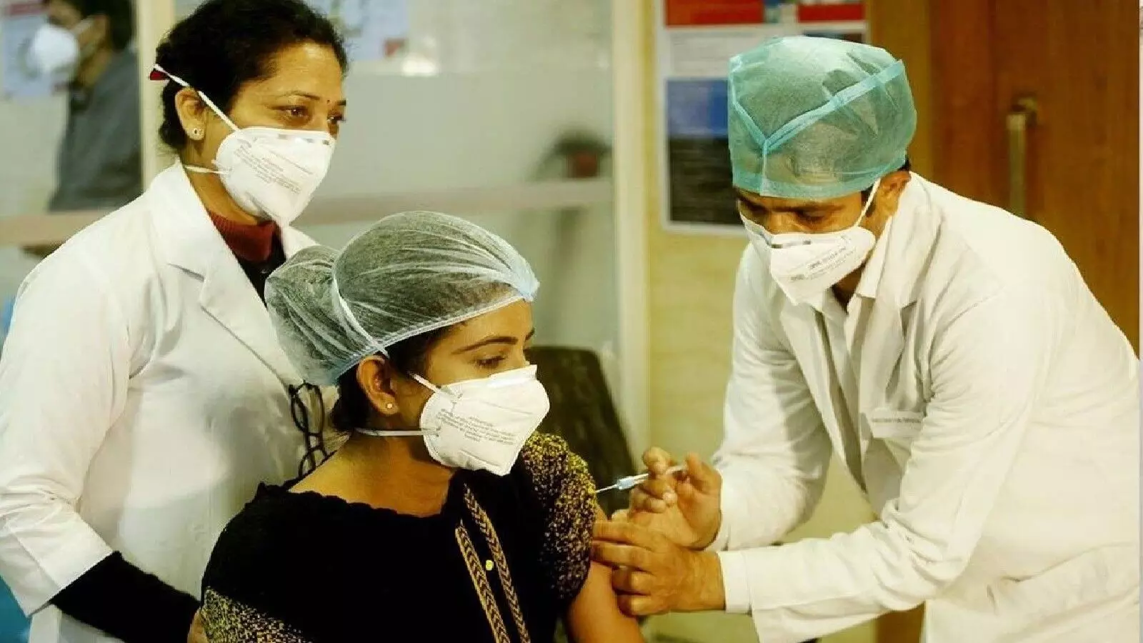 भारत में इंतज़ार, अमेरिका में सभी एडल्ट्स को वैक्सीन
