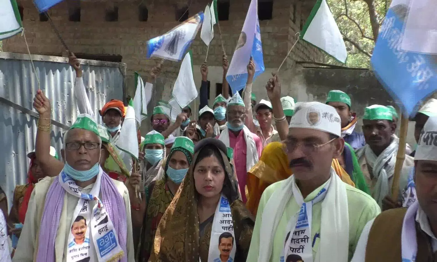 पंचायत चुनाव: अनोखे अंदाज में महिला प्रत्याशी का नामांकन, देख रह जाएंगे हैरान