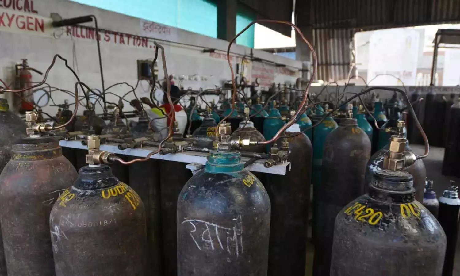 ऑक्सीजन का महासंकट: दिल्ली में केवल इतना कम बचा स्टॉक, जानें स्थिति