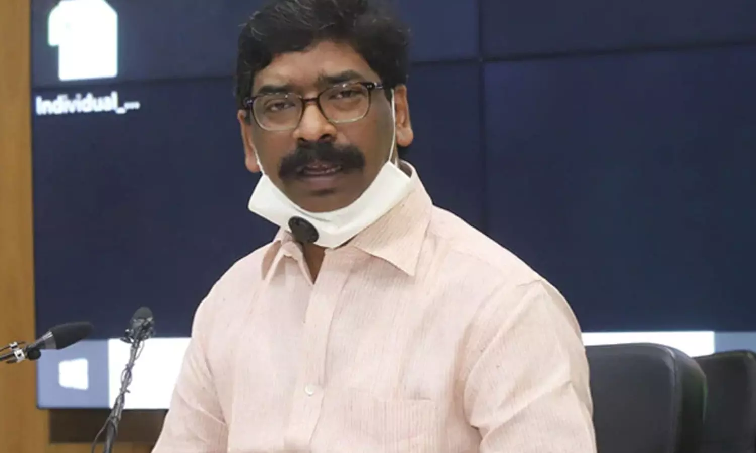Jharkhand CM Hemant Soren discusses with officials on corona