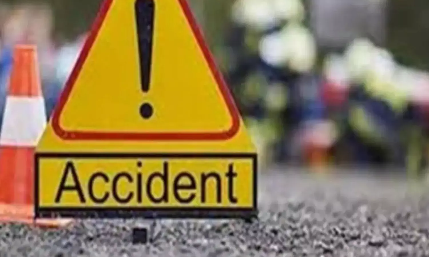 road accident happen in etah 2 people died and 3 people injured