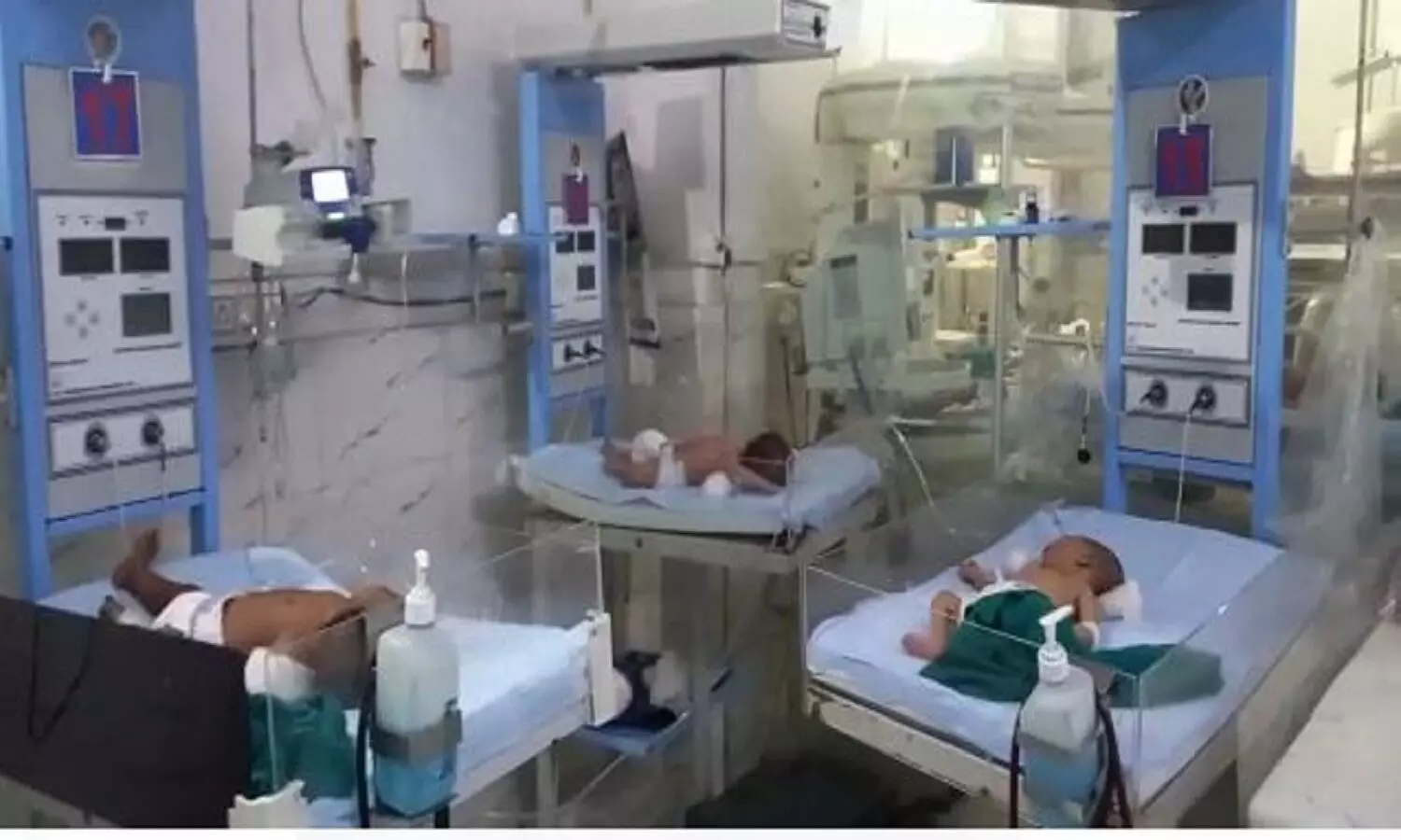 मासूमों का जीवन दांव पर: अस्पतालों में खत्म हुआ ऑक्सीजन, डॉक्टर ने लगाई गुहार