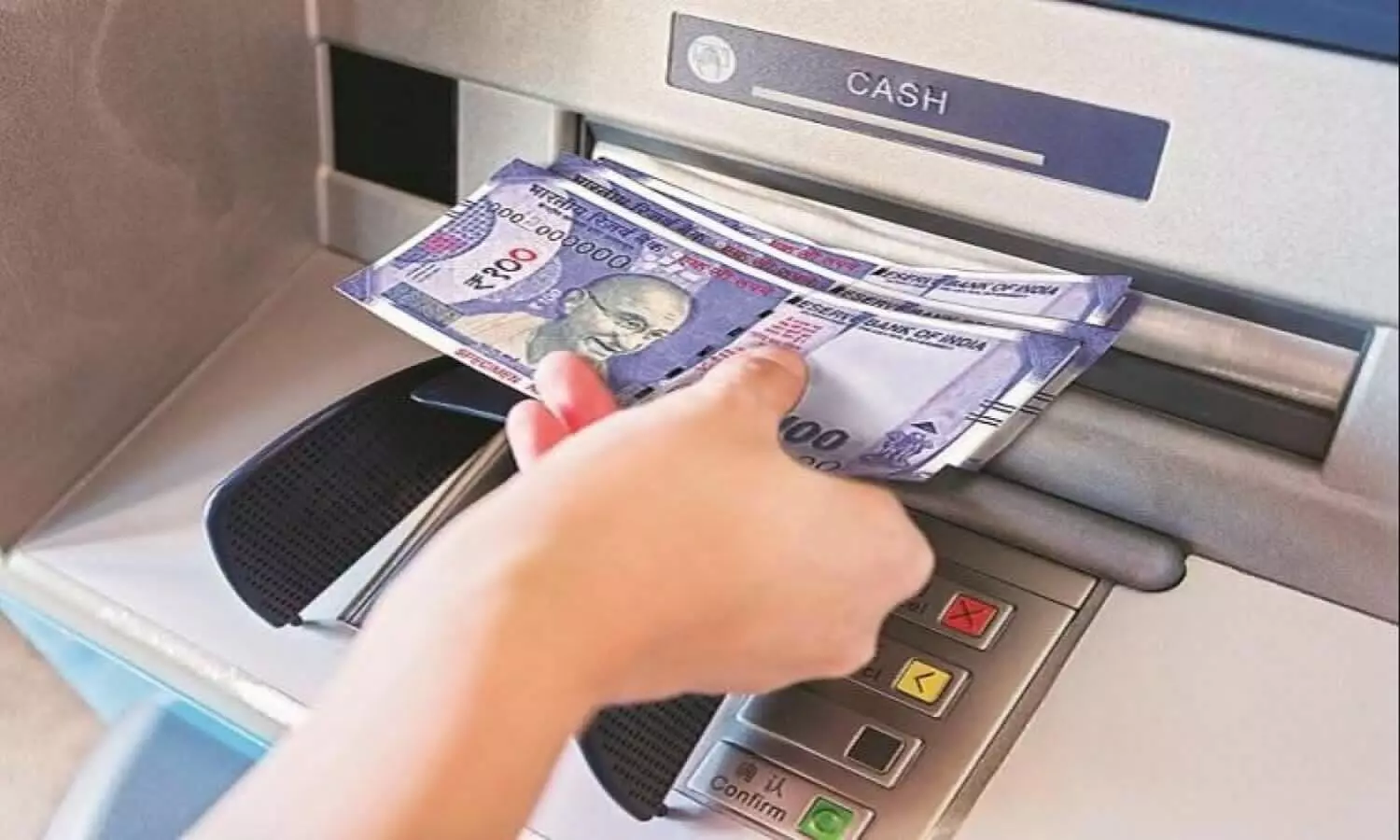 खाताधारक सावधान, 1 मई से बैंक से कैश निकालना पड़ेगा महंगा