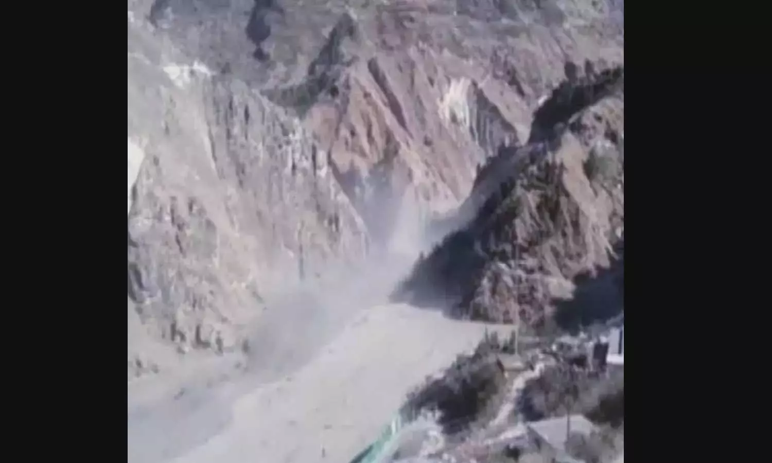 चमोली में टूटा ग्लेशियर: 8 लोगों की मौत, 384 को निकाला गया सुरक्षित