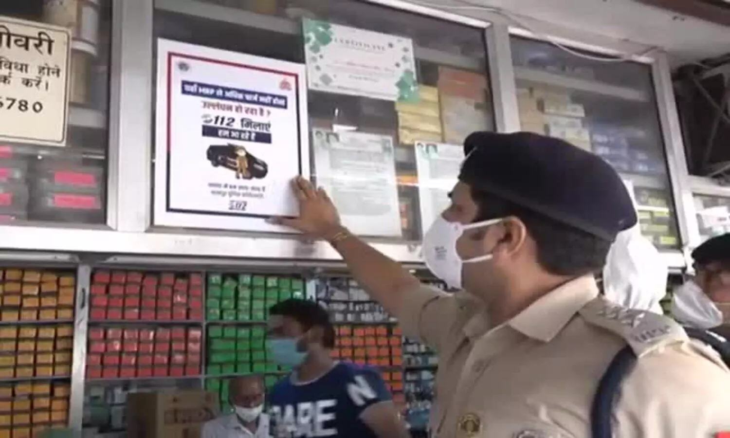 कानपुर पुलिस की नई पहल, मुनाफाखोरी रोकने के लिए कमिश्नर ने लगवाए पोस्टर
