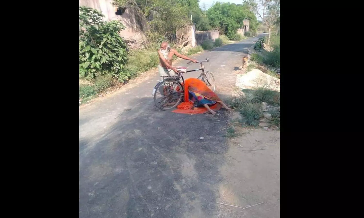 Nobody support old man wife Funeral in jaunpur due to corona fear