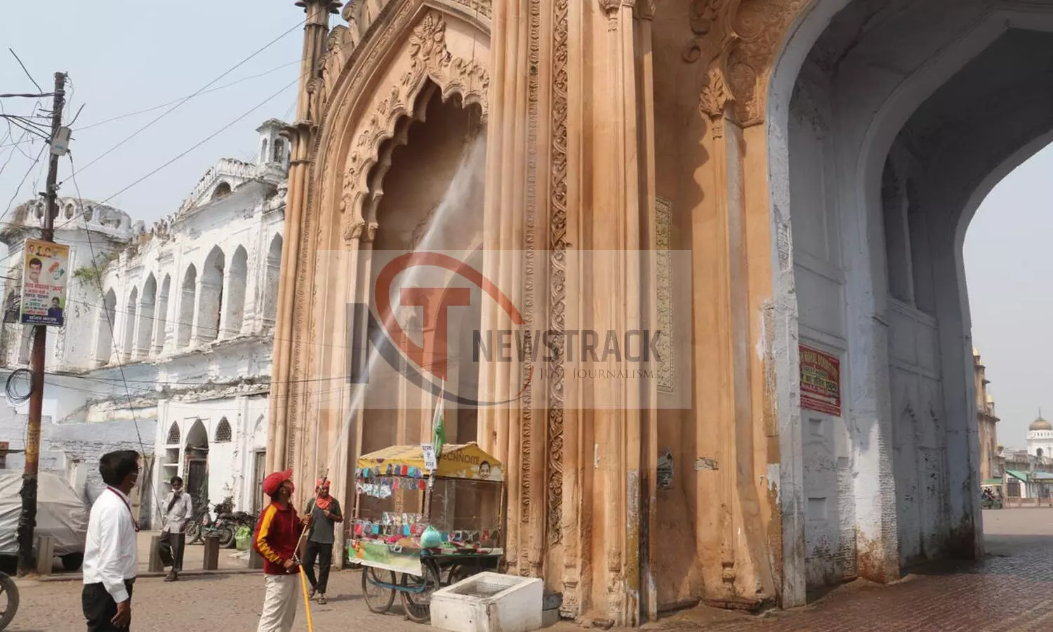 municipal team sanitized the historic buildings of Old Lucknow