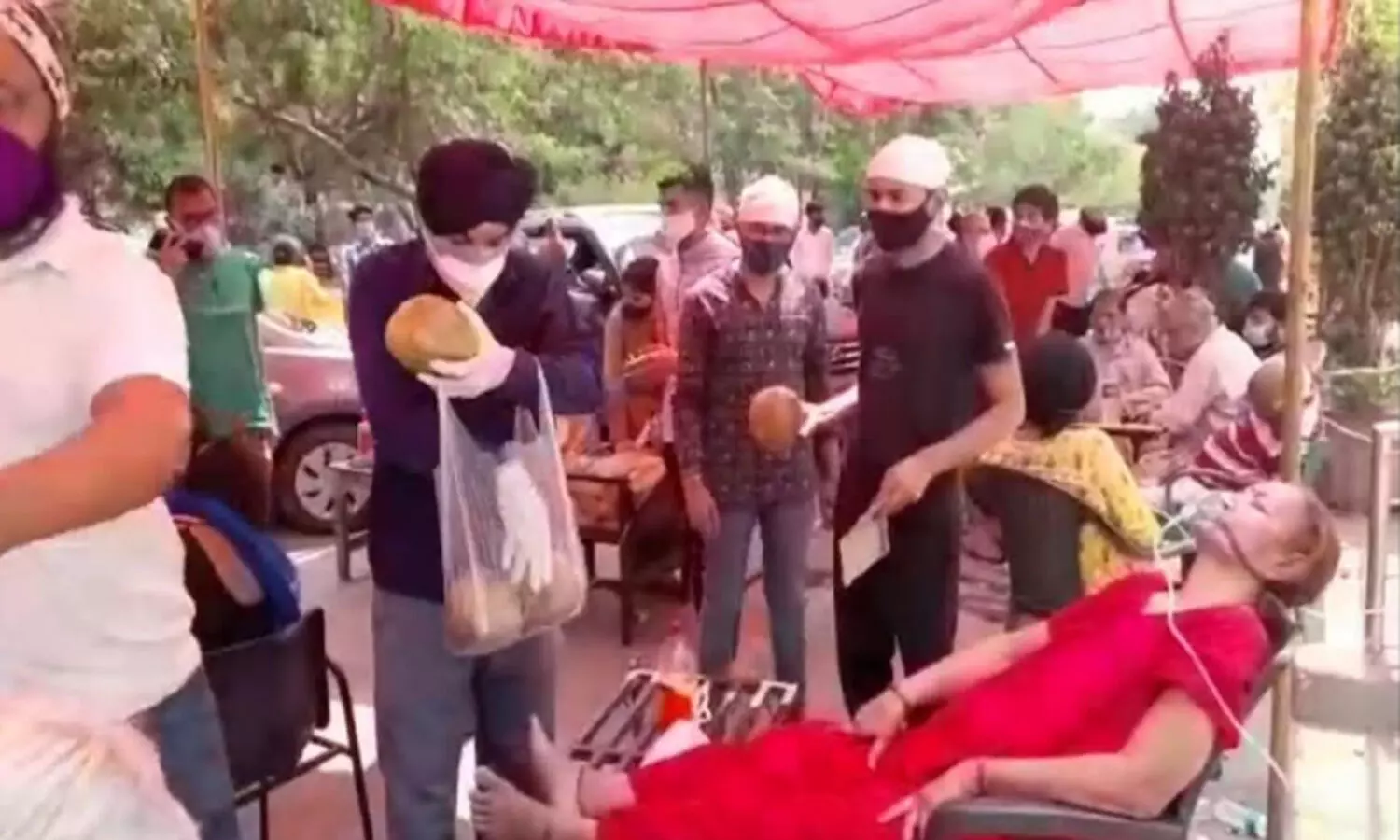 ghaziabad Gurudwara sevadar help corona patient and their family