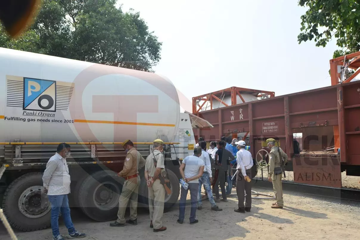 10 oxygen tankers reach Lucknow from Jamshedpur