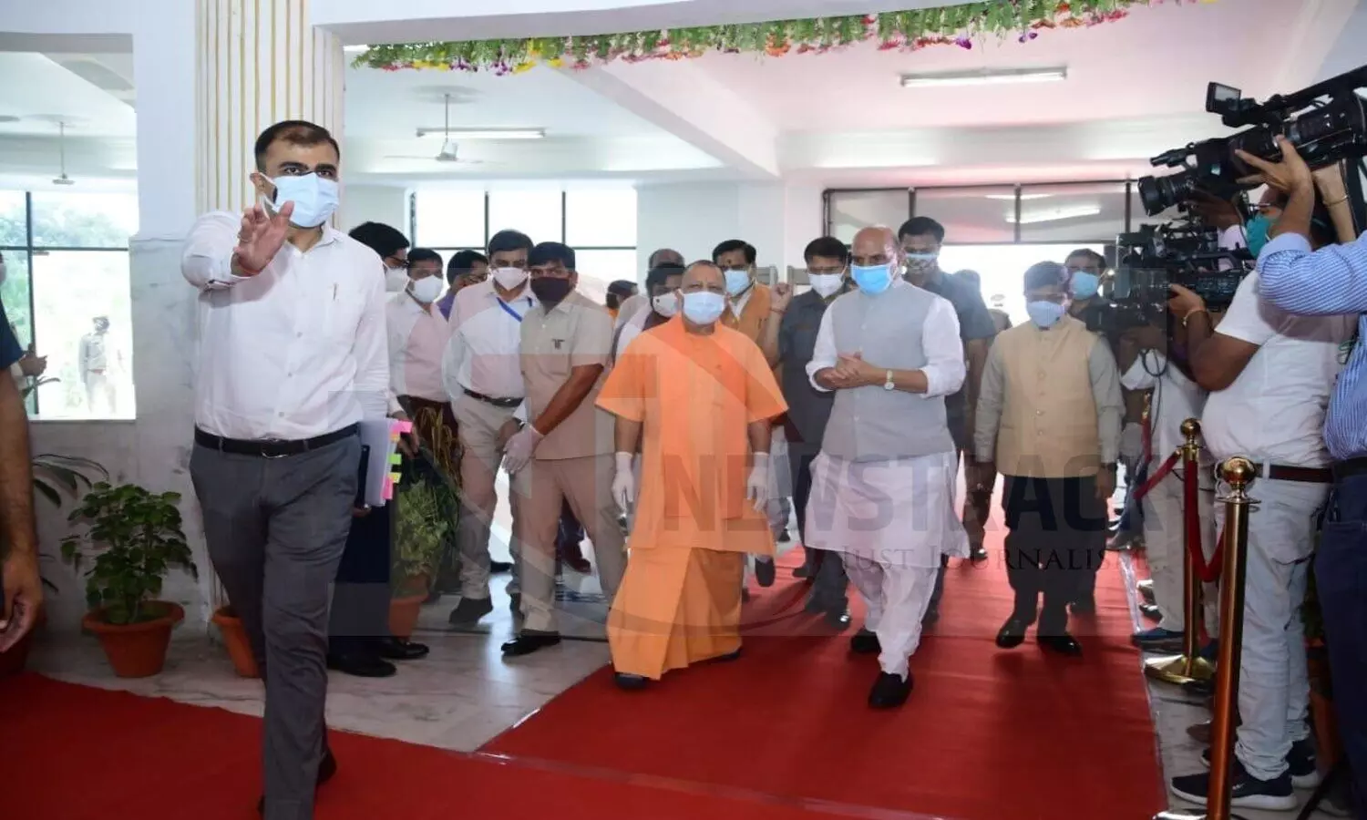 CM Yogi - Defense Minister Rajnath Singh Inaugurated Covid Hospital