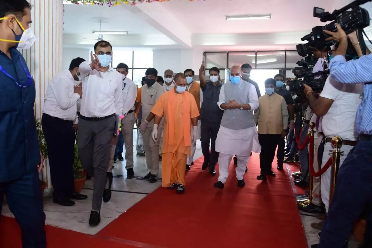 Defense Minister and CM yogi together for inauguration of temporary Covid Hospital