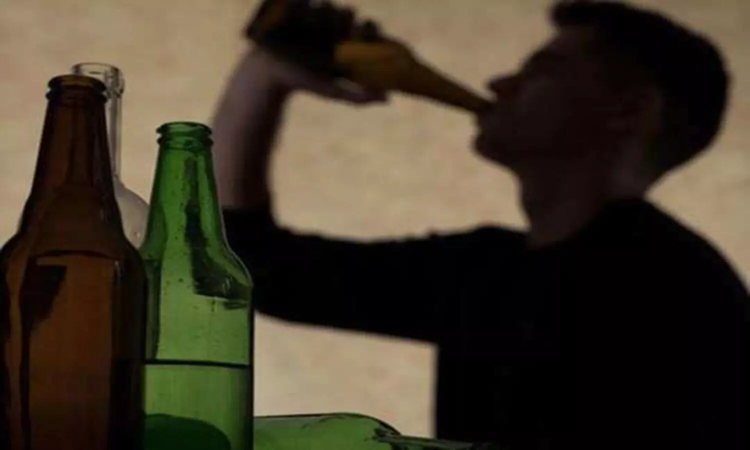 UP: जहरीली शराब पीने से 22 लोगों ने गंवाई जान, कई की हालत नाजुक