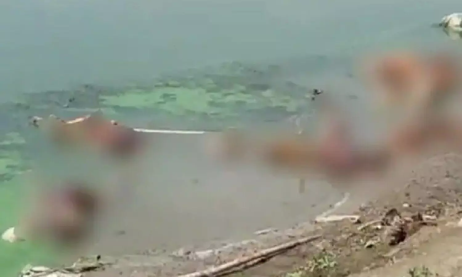 n Bihar, the Buxar district administration entered the border of Uttar Pradesh with the corpses flowing from the river