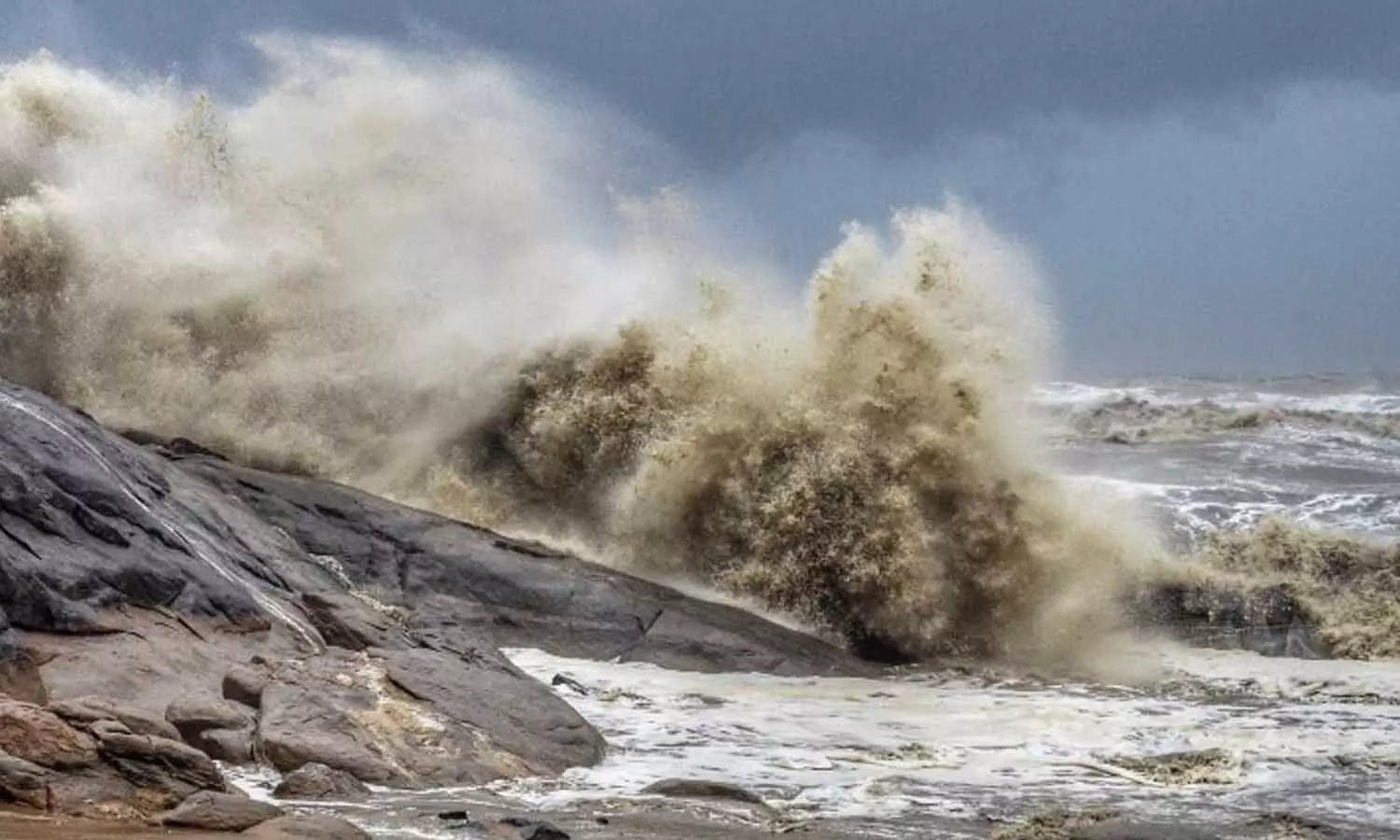 अरब सागर क्यों हुआ बेचैन, भेज रहा लगातार चक्रवाती तूफान