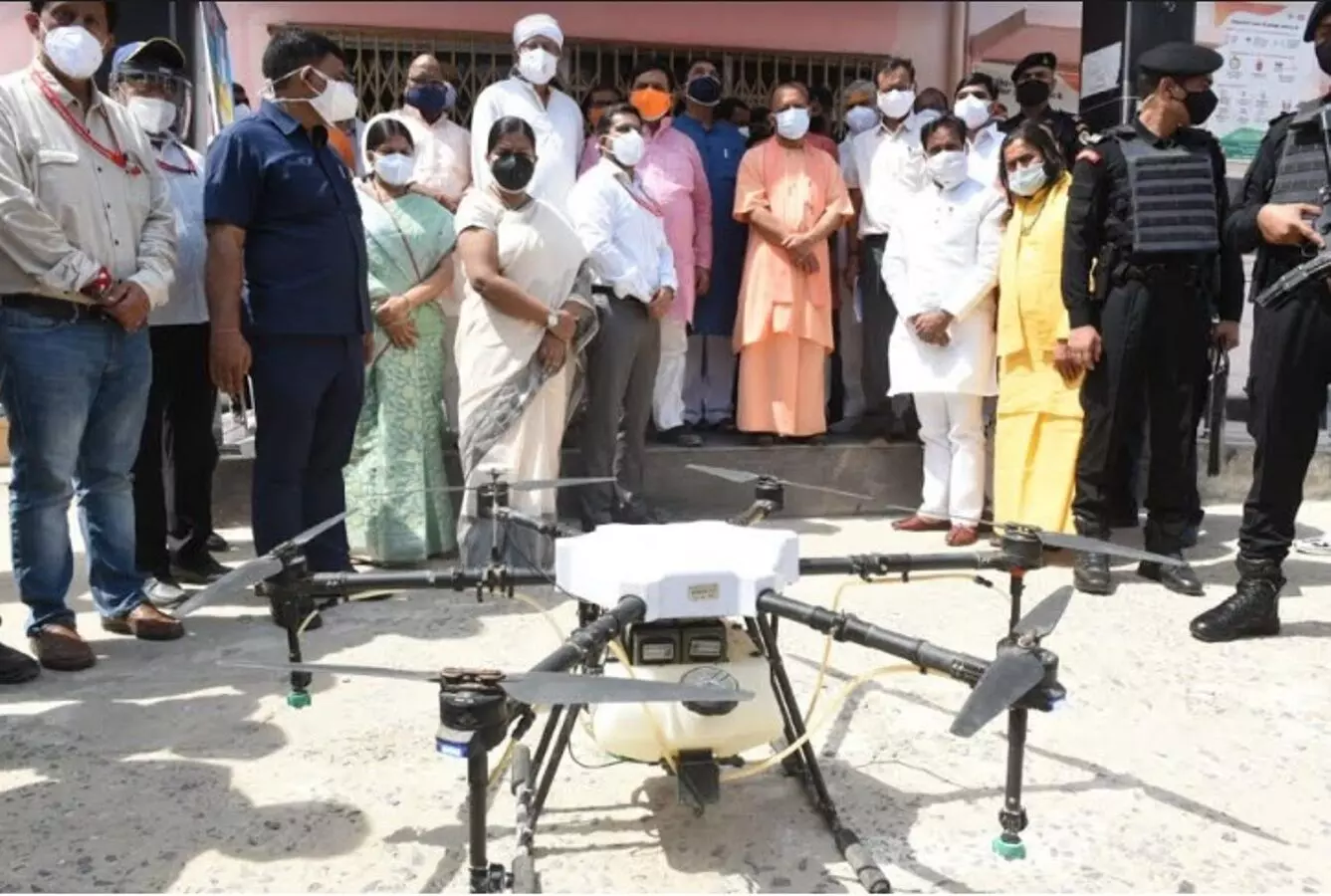 वाराणसी दौरा: सीएम योगी ने ड्रोन से गंगा नदी में निगरानी व्यवस्था का किया शुभारंभ