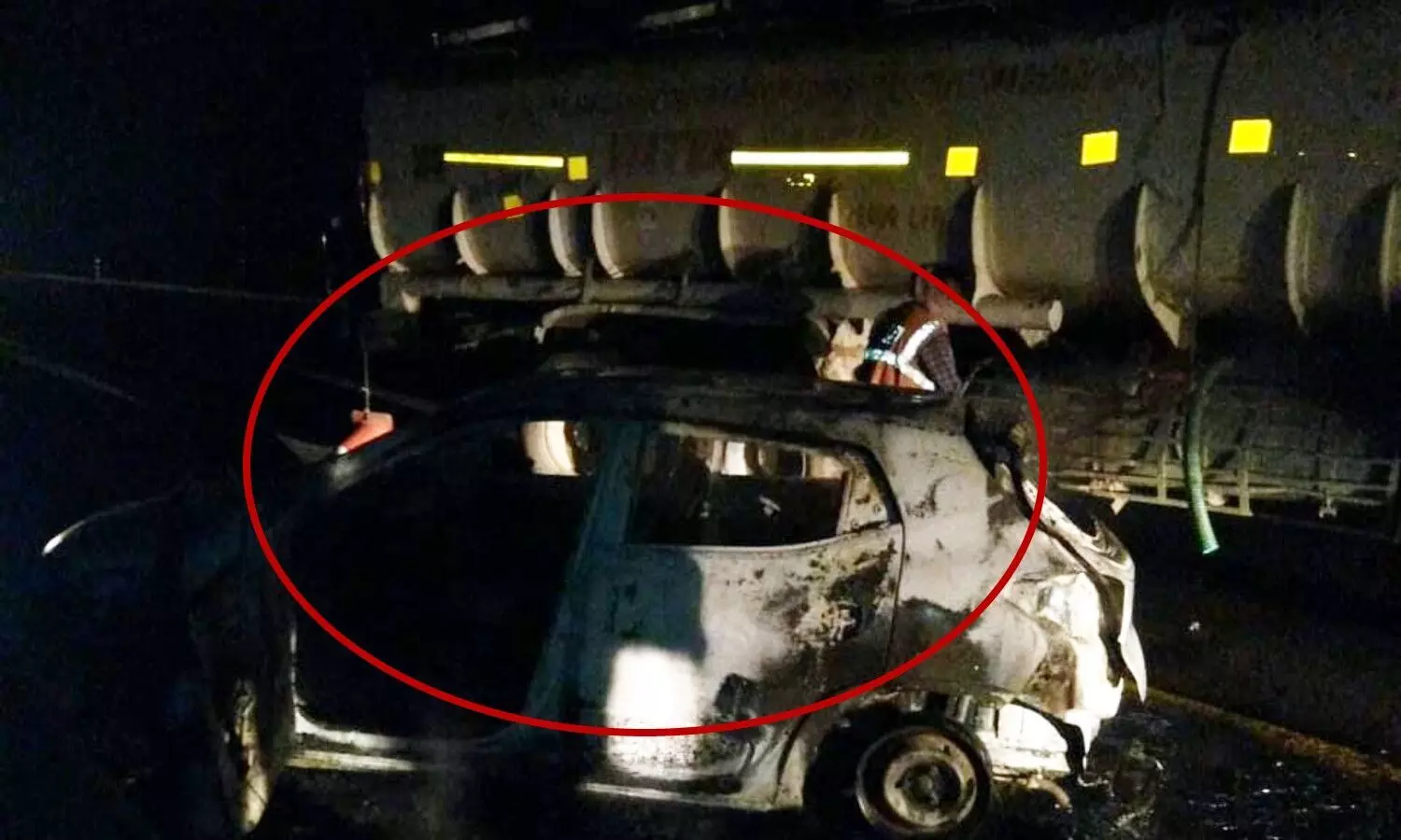 Road Accident: बिहार से दिल्ली जा रही कार में लगी आग, 6 लोगों की जान पर आई आफत