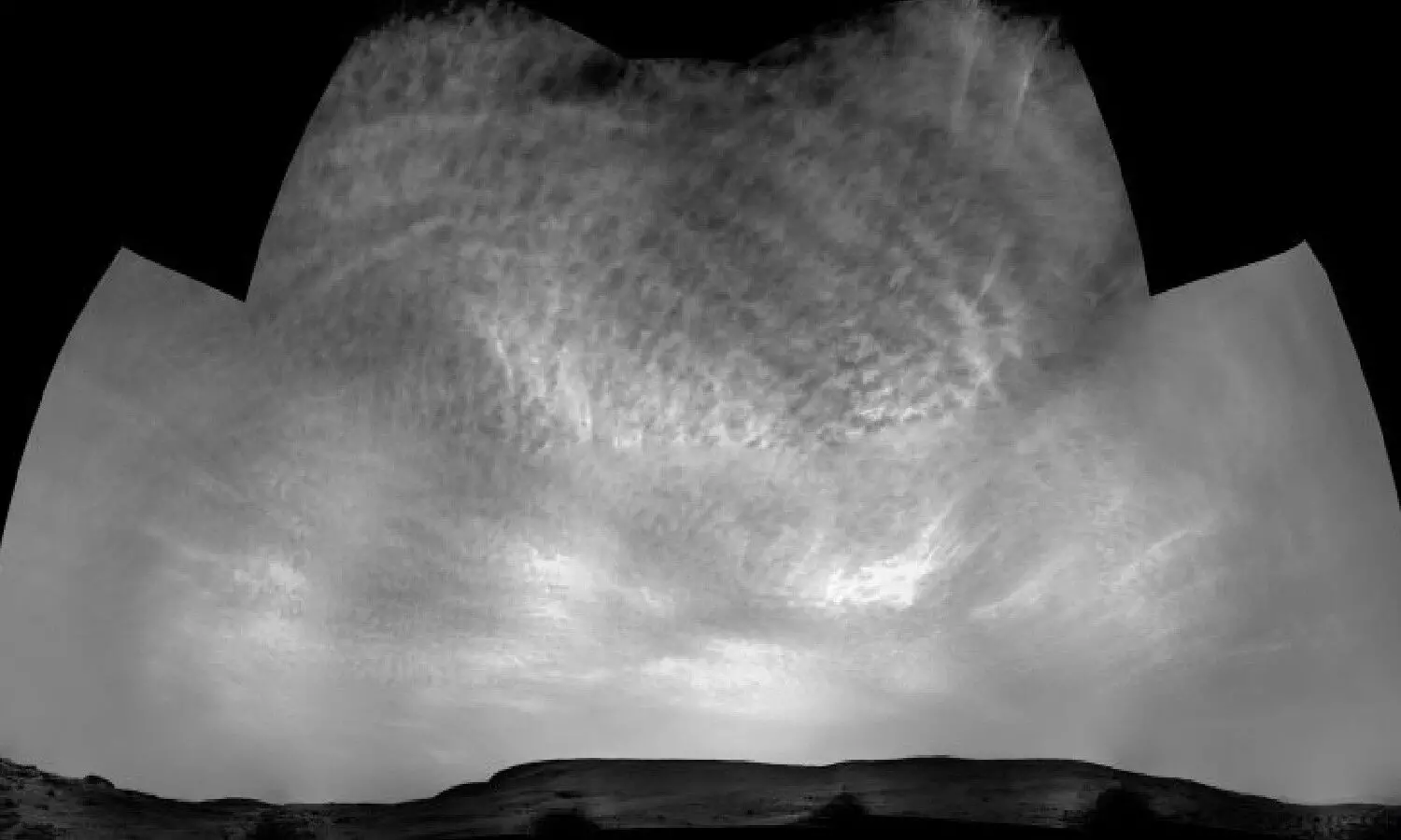 Clouds on Mars, but NASAs Curiosity rover has taken photos of the clouds above the Gayle crater.