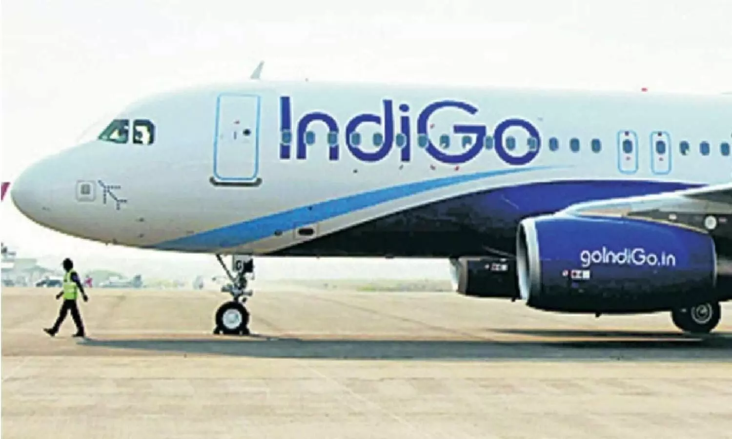 Indigo Airlines के कर्मचारियों को बिना सैलरी के छुट्टी पर भेजा जा रहा
