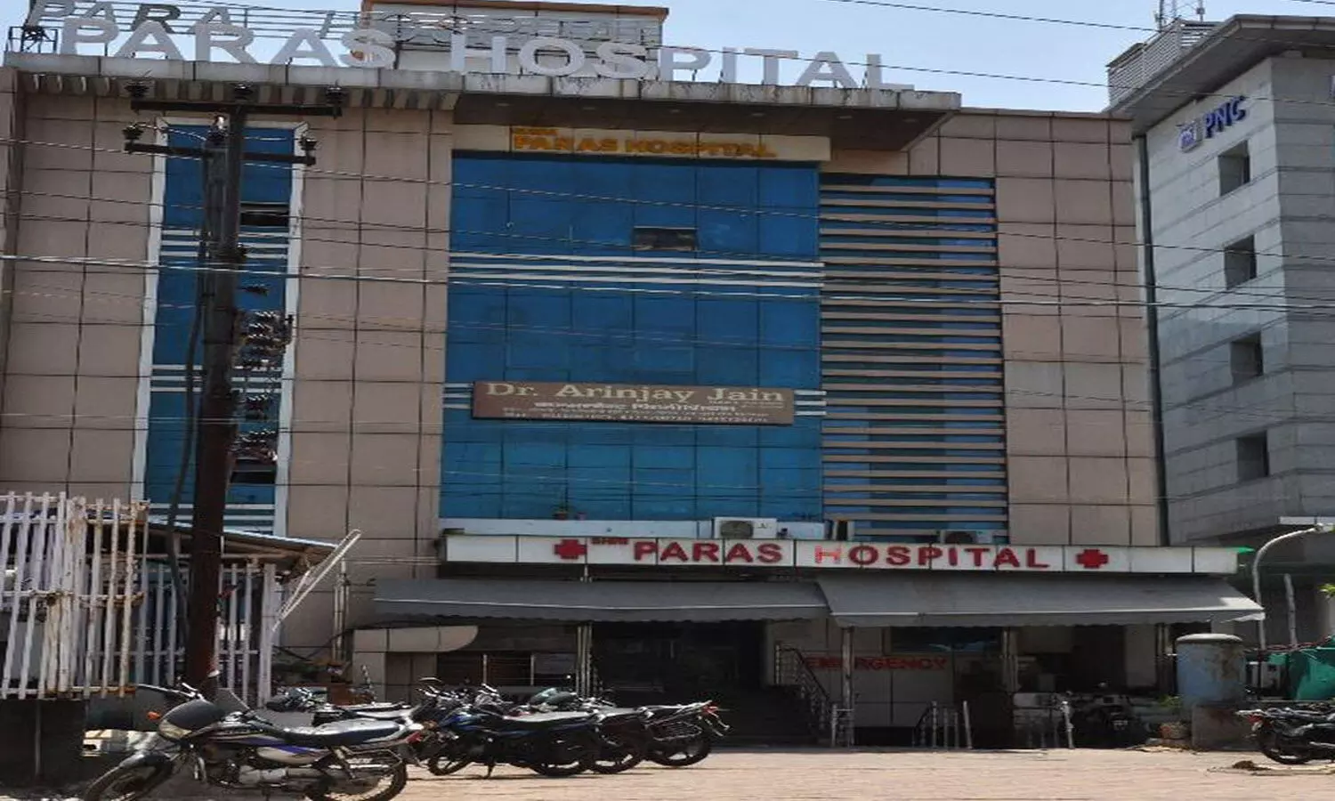 Agra Paras Hospital: आगरा का पारस अस्पताल सील, संचालक के खिलाफ दर्ज होगा मुकदमा