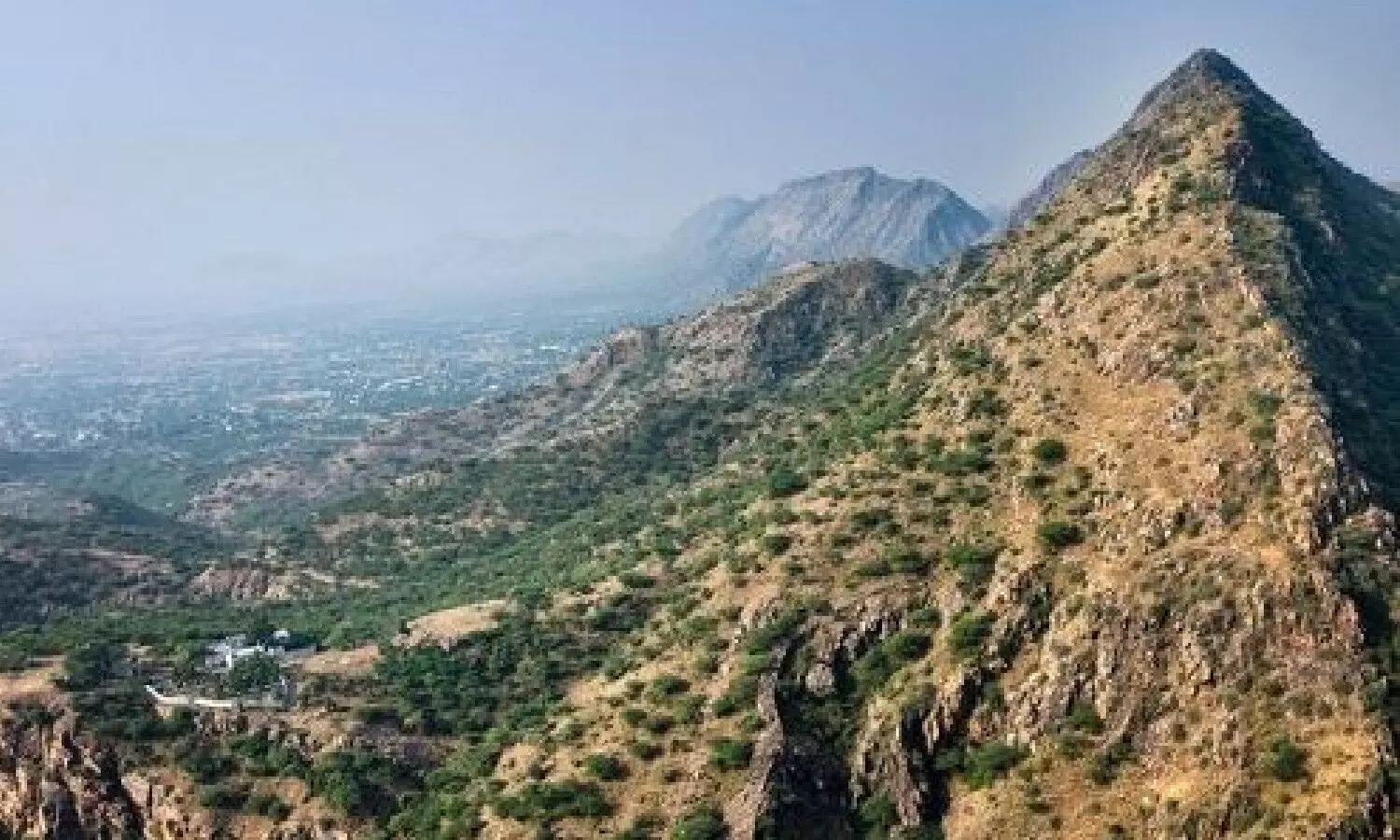 The Supreme Court has issued a strict decree to protect the forest area of ​​the Aravalli hills.
