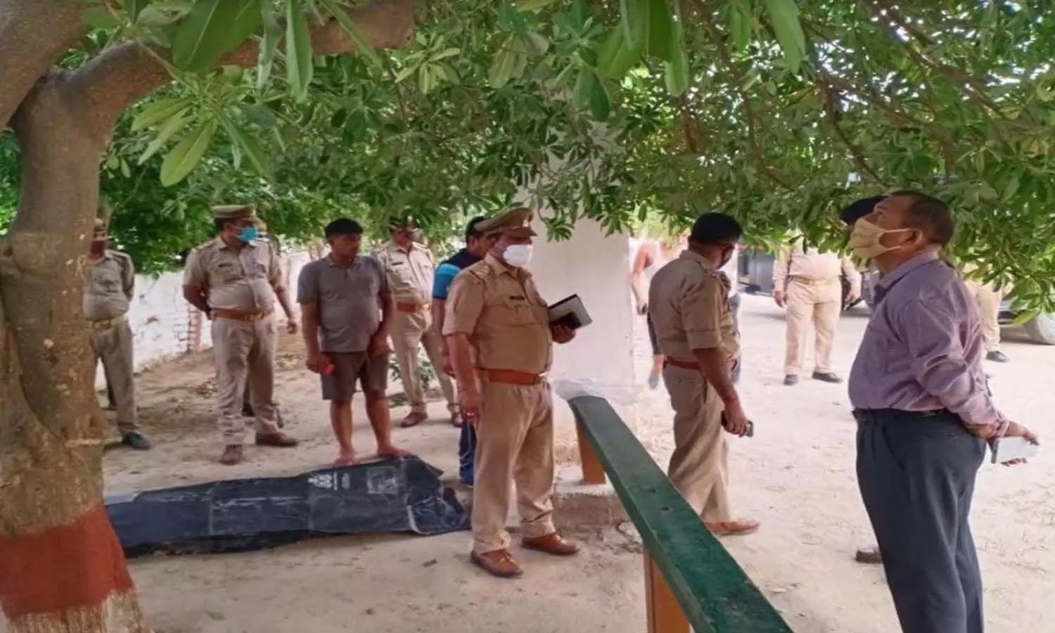 Constable commits suicide in Etah Police Line