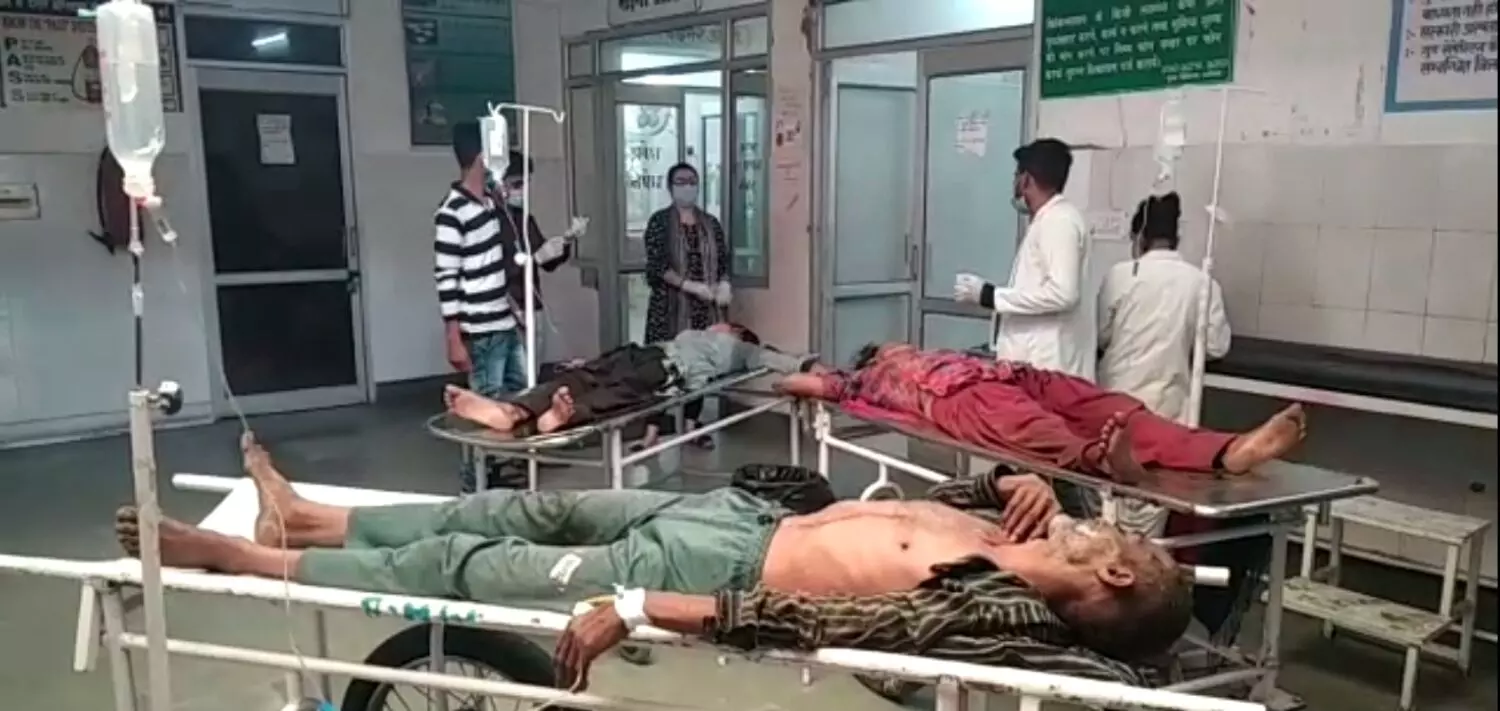 बिजनौर में पुलिस से तंग आकर खाया जहर, तीन की हालत नाजुक