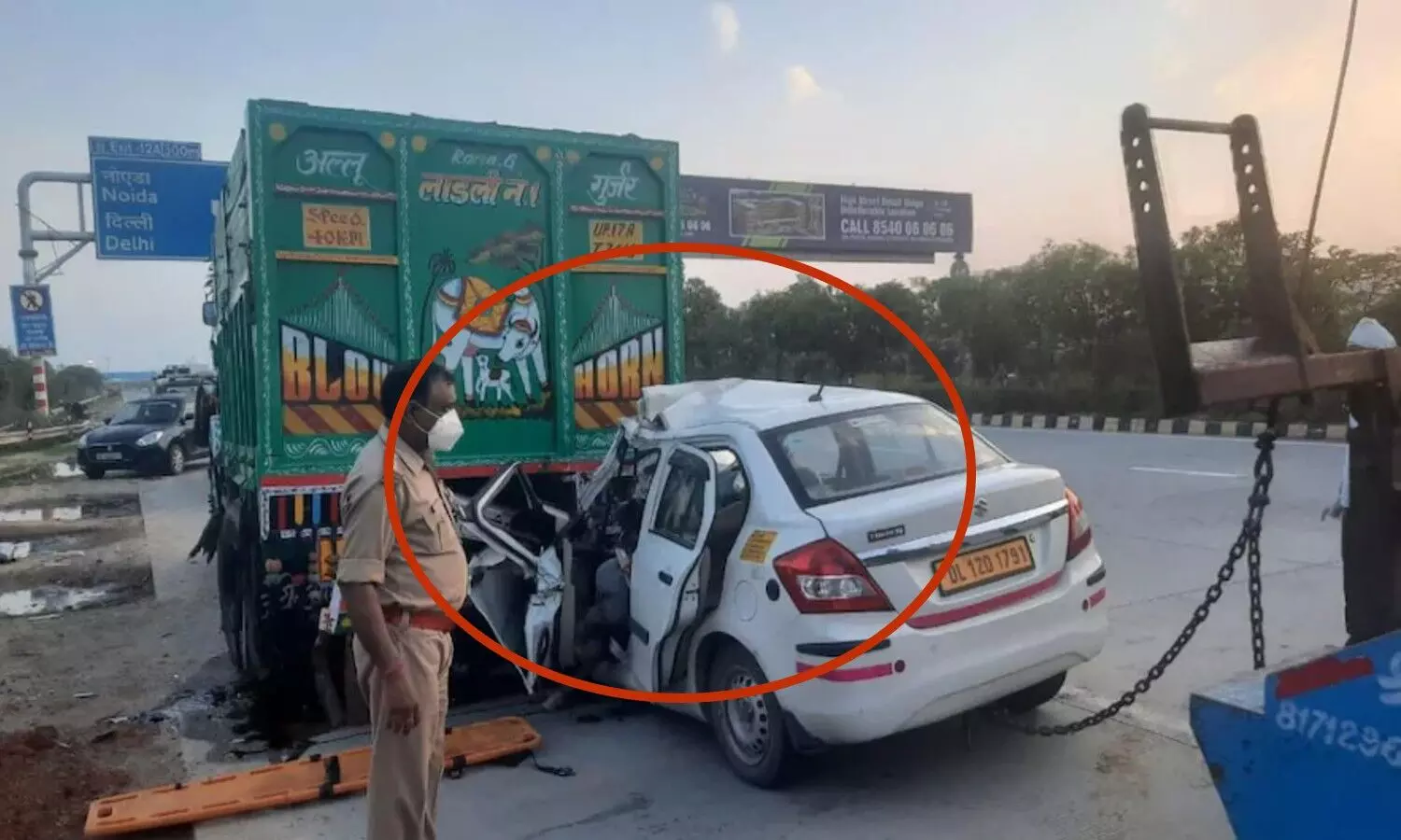 Noida Car Accident: यमुना एक्सप्रेसवे पर बड़ा हादसा, कार के उड़े परखच्चे, कई मौतों से कोहराम