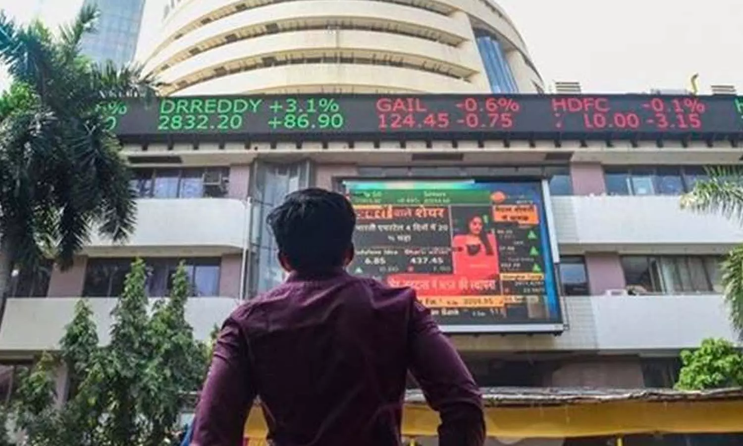 Stock Market Sensex closed above 52500 after days ups and downs