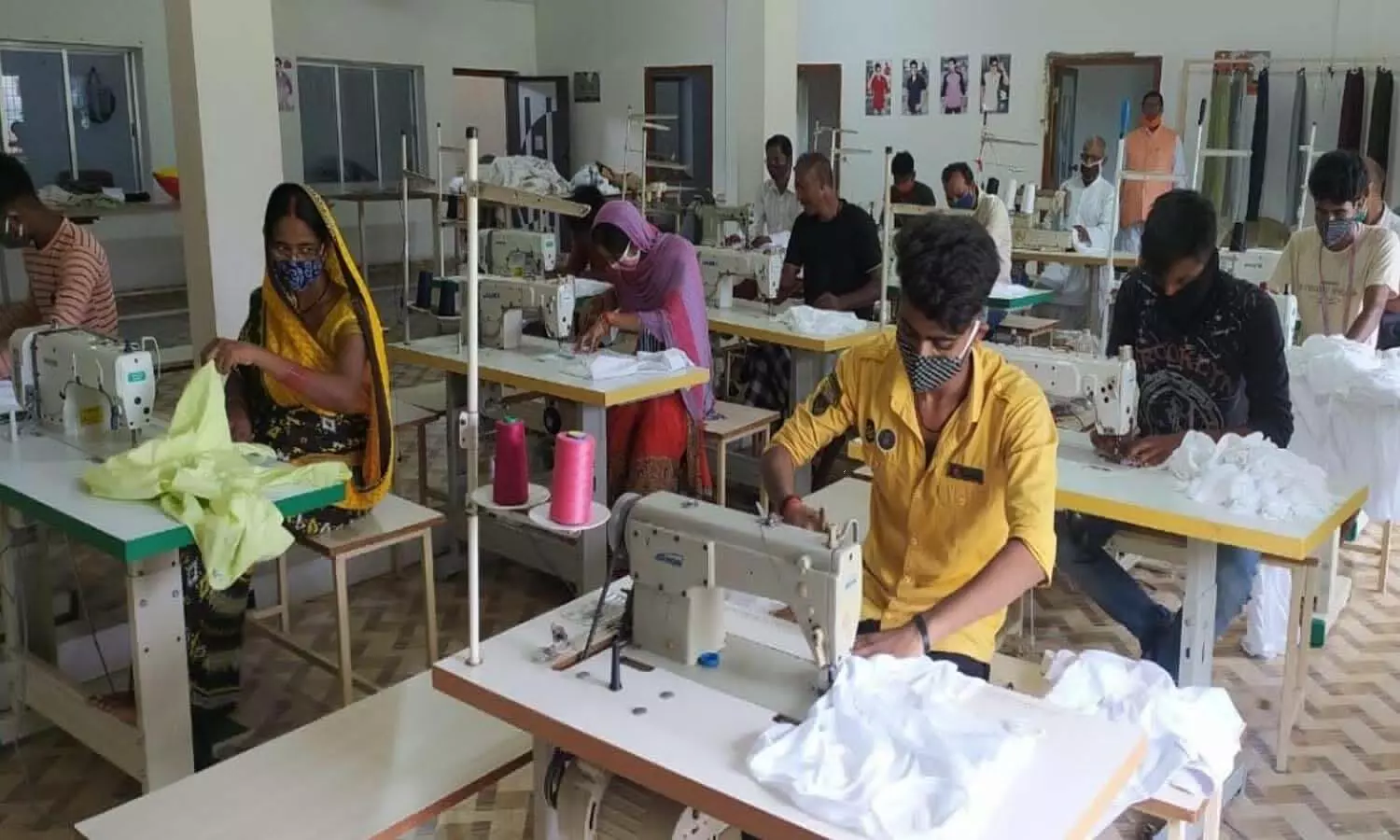 Gorakhpur News: रेडीमेड गारमेंट का हब बनेगा गोरखपुर, 50 हजार को मिलेगा रोजगार