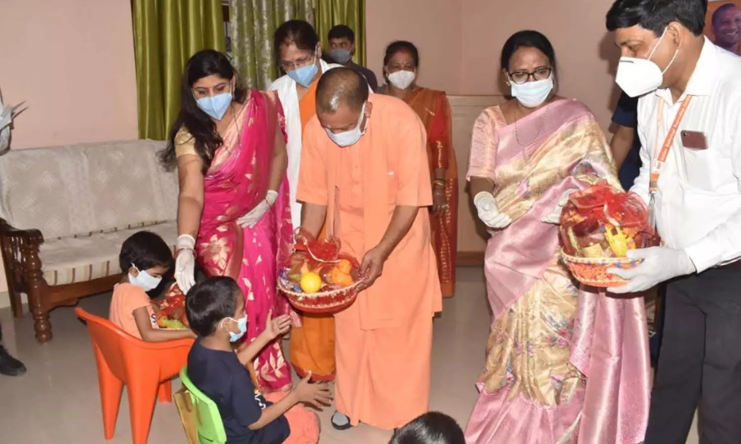 CM Yogi gave return gift to children