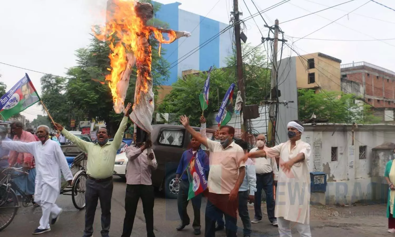 burn effigy of MP Pashupati Kumar Paras at LJPs state office