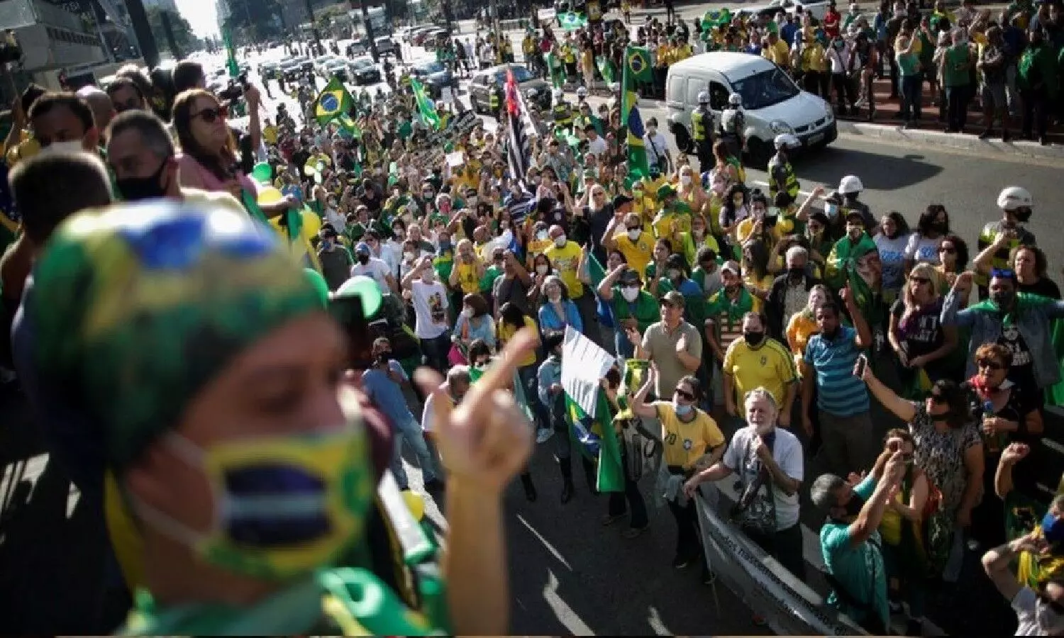 Brazil, public anger has erupted against the governments failure to deal with the Corona epidemic