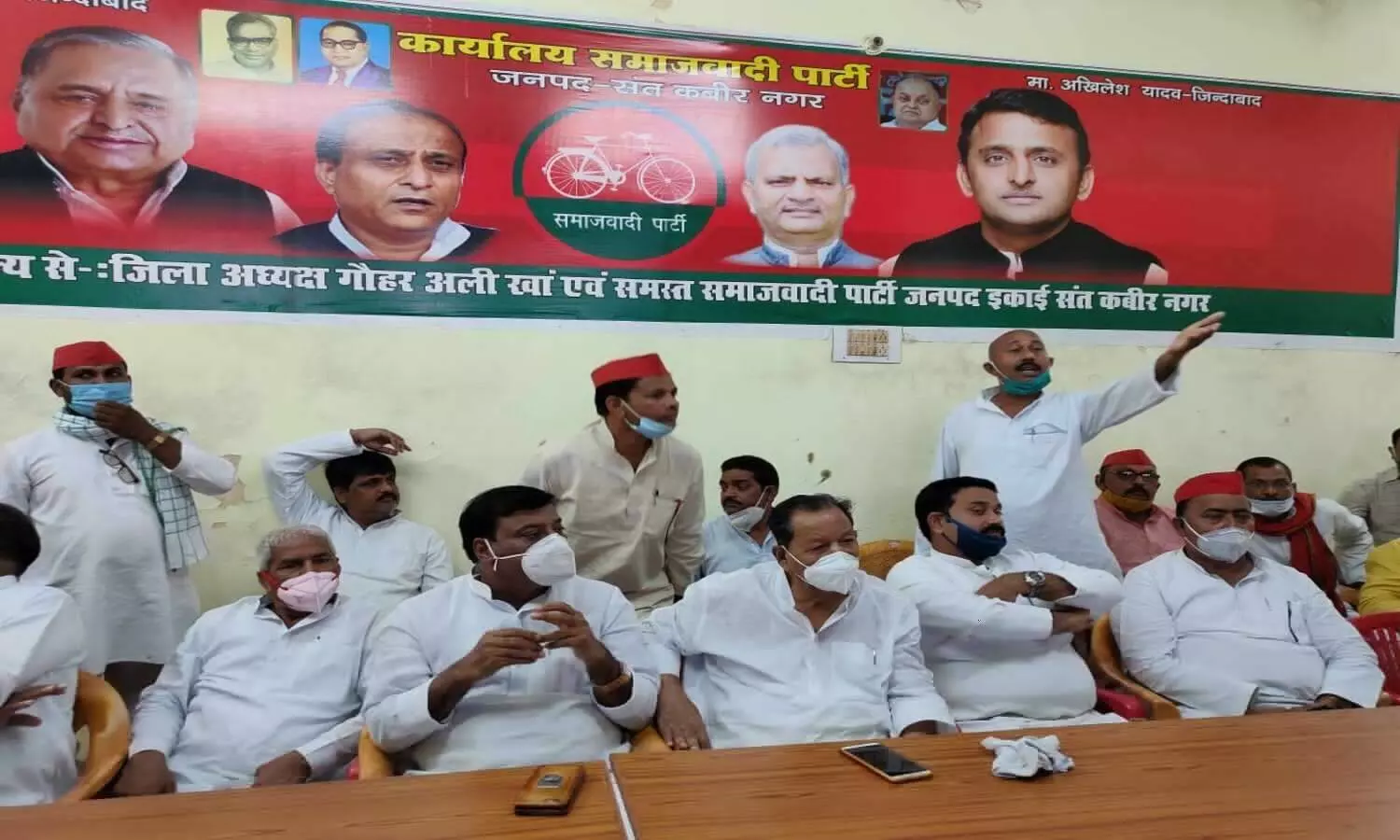 Sant Kabir Nagar News :   सपा जिलाध्यक्ष पर केस से भड़के सपाई,  BJP पर सत्ता के दुरुपयोग का आरोप