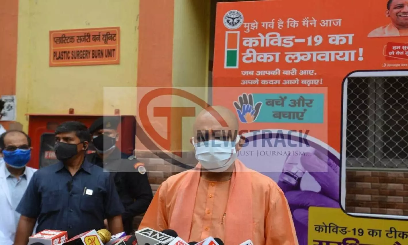 CM योगी सिविल अस्पताल में मिडिया कर्मियों से बात की  (Photos Ashutosh Tripathi)