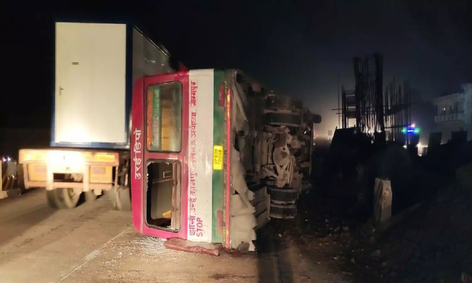 Kanpur Bus Accident: गोरखपुर से झांसी जा रही थी रोडवेज बस, सचेंडी के पास पलटी, कई यात्री घायल