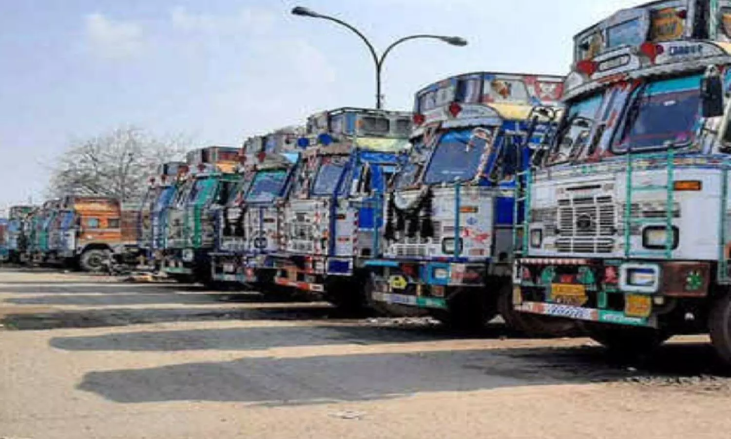 Gorakhpur News: 20 फीसदी माल भाड़ा बढ़ाने के बाद भी रो रहे ट्रांसपोर्टर