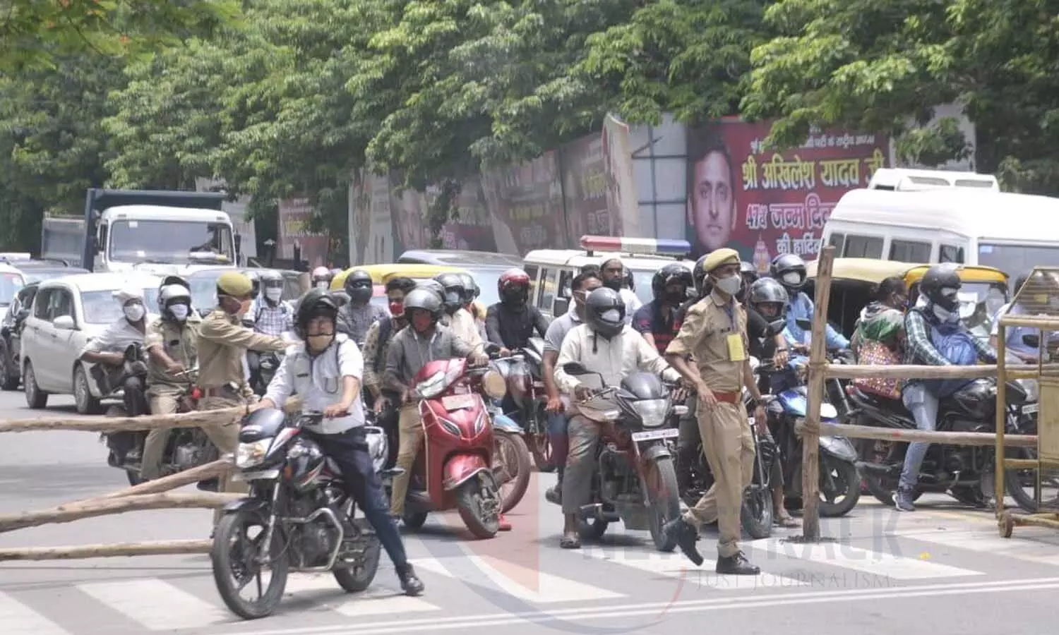 राष्ट्रपति के आगमन के चलते राजधानी लखनऊ में लगा लंबा ट्रैफिक जाम, घंटों फंसे रहे लोग