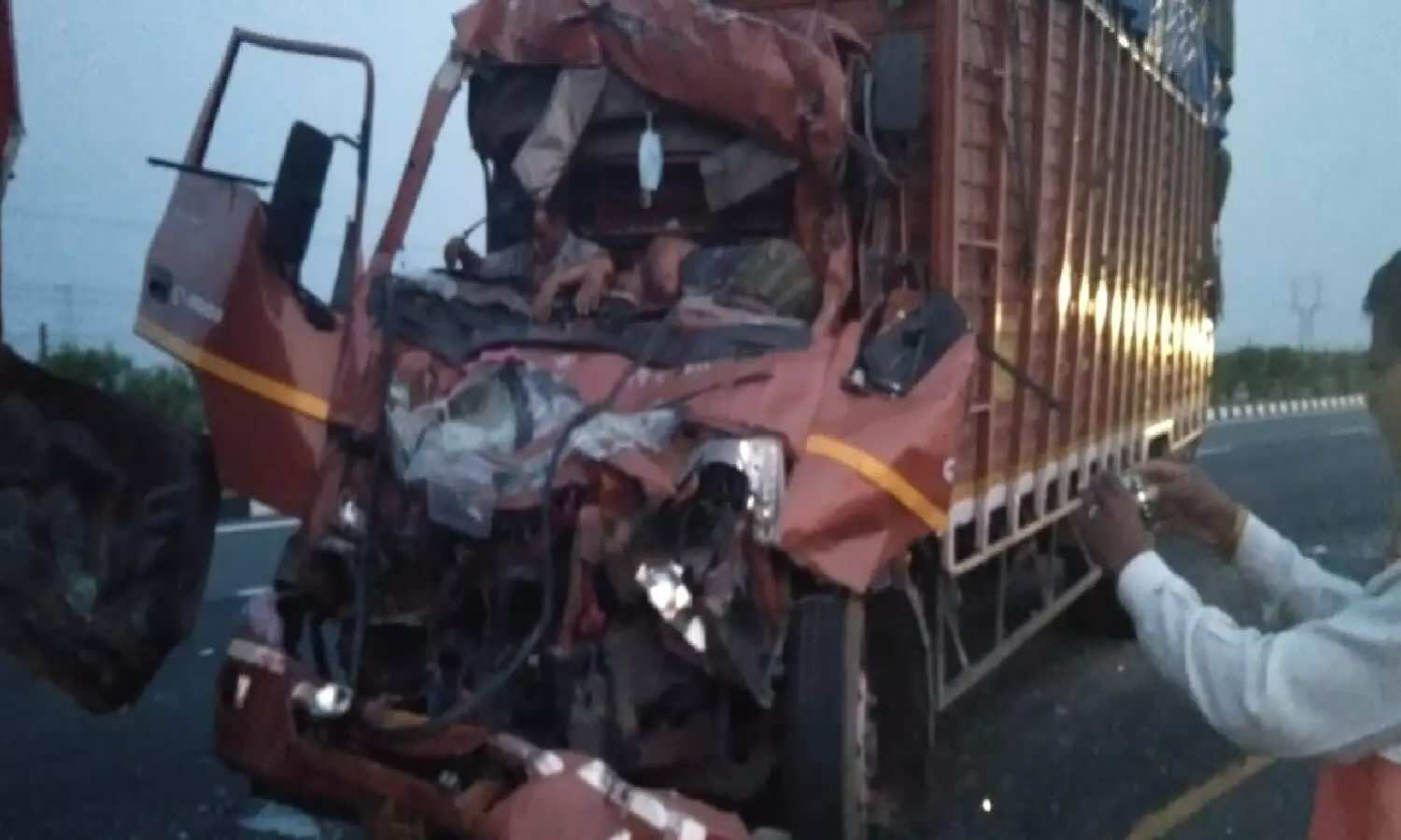 Firozabad Bus Accident: राजस्थान से लखनऊ जा रही डबल डेकर बस को ट्रक ने मारी टक्कर, 5 की मौत