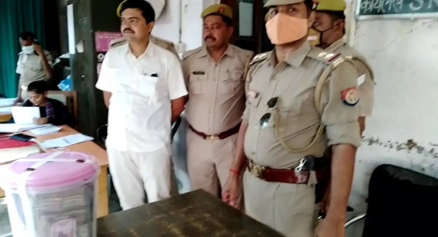 Prayagraj News: सपा एमएलसी मान सिंह यादव की गाड़ी से मिले 40 लाख, जांच में जुटी पुलिस