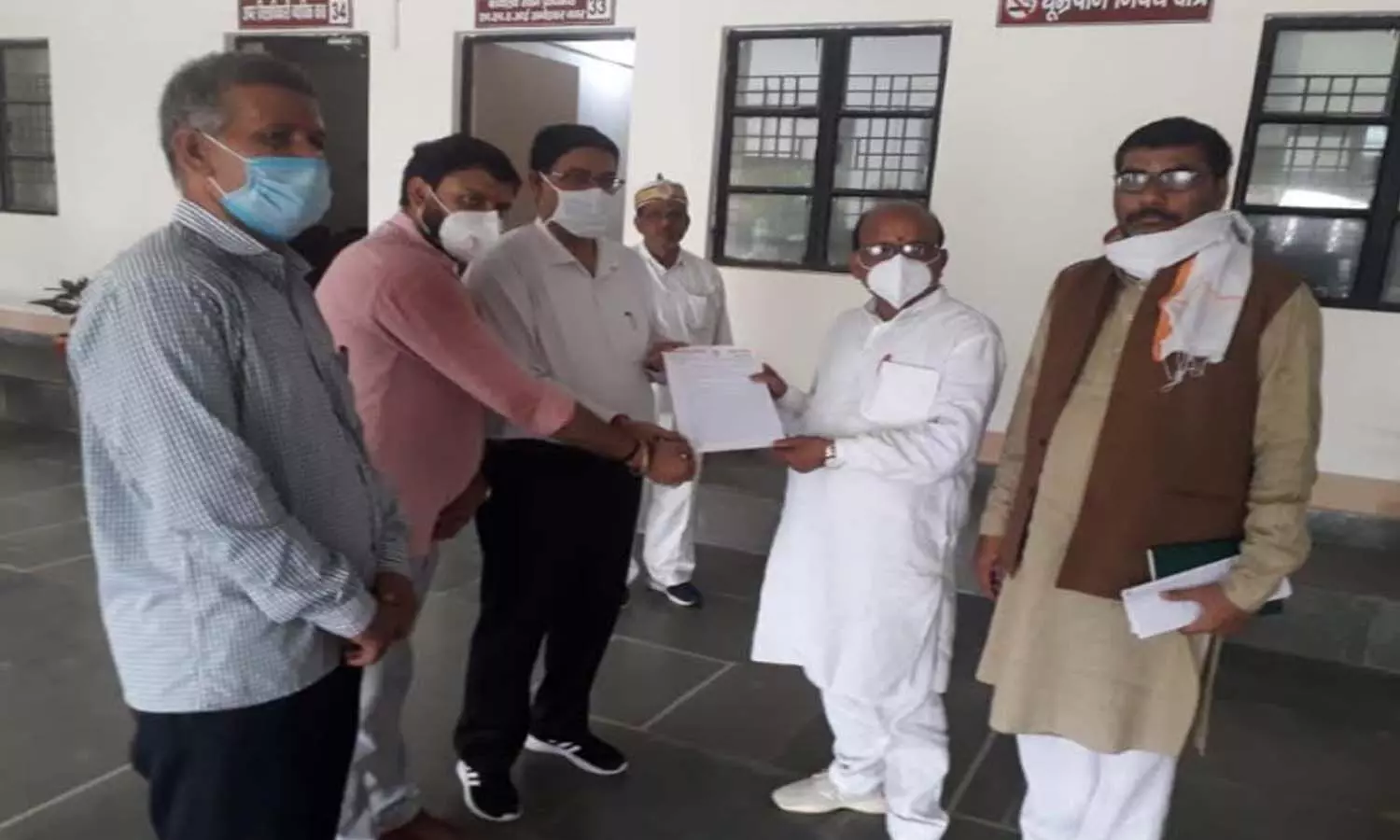 Ambedkar Nagar News : धर्मांतरण के मामलों पर विहिप ने की बैठक, डीएम को ज्ञापन देकर की थानाध्यक्ष के निलंबन की मांग