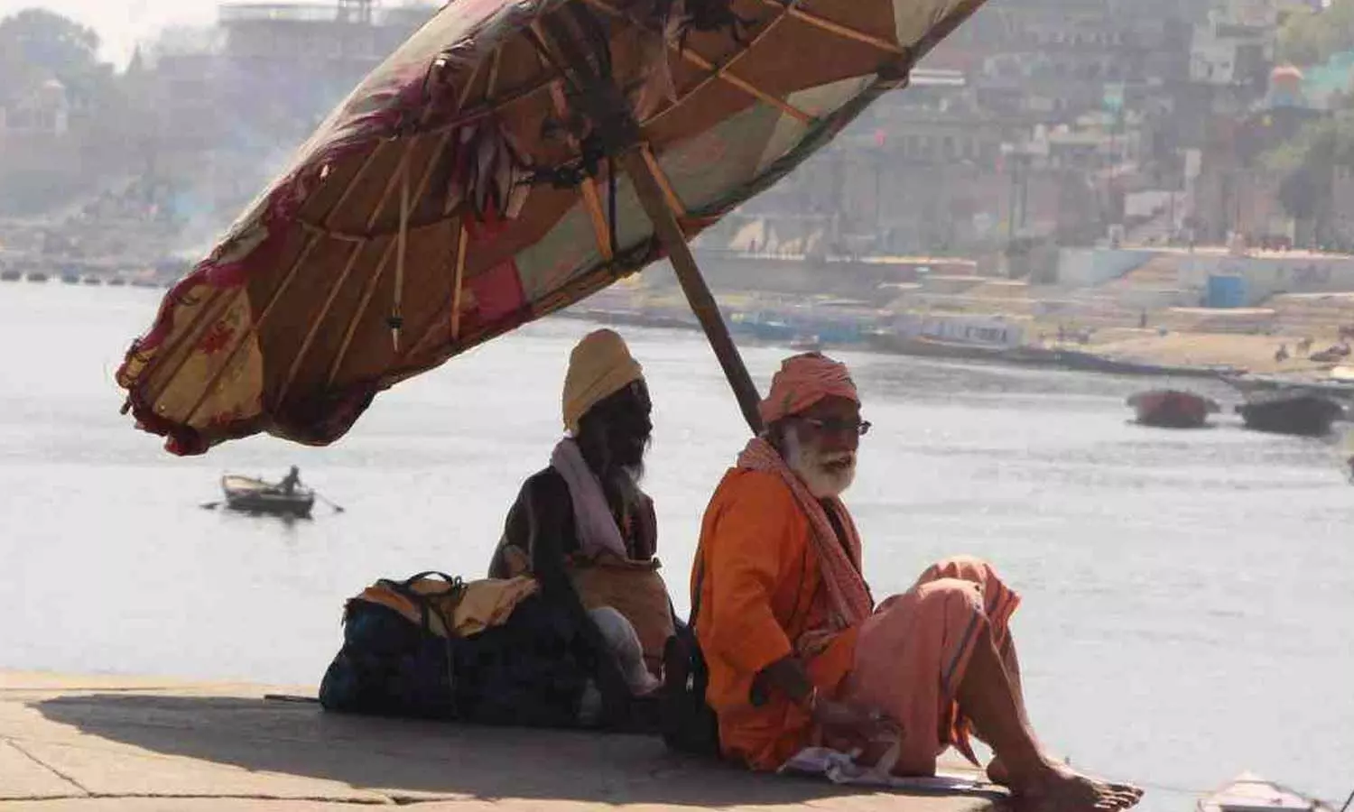 Kashis umbrella is the identity of Ganga Ghat