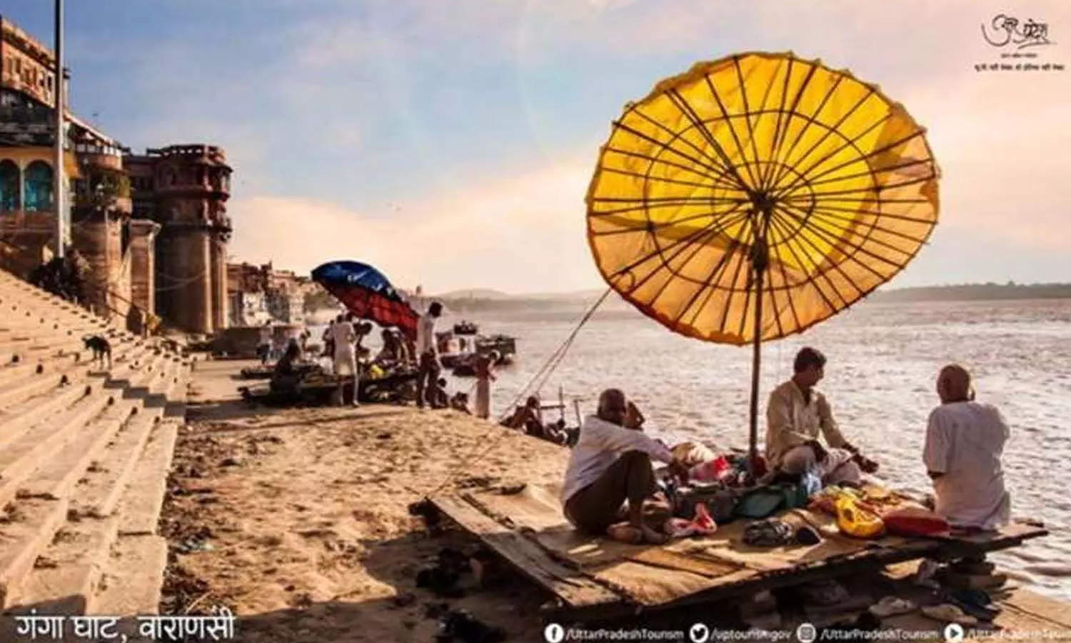 Kashi Has Been The Identity Of Kashi In The City Of Varanasi The Umbrella On The Ghat On The Banks Of The River Ganges Tourist Places Varanasi य प पर यटन क ग ग