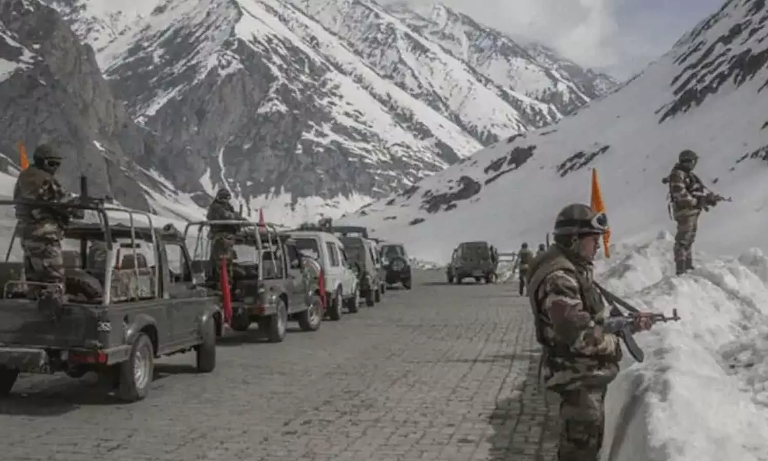 LAC पर 50 हजार सैनिक तैनात, चीन के खिलाफ भारत बढ़ा रहा सीमा पर ताकत