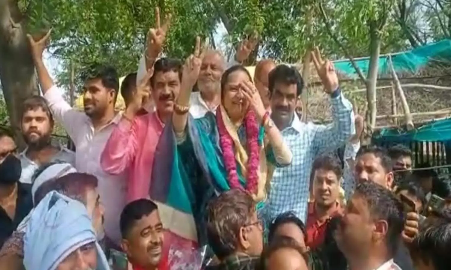 UP Zila Panchayat Election Result 2021: हाथरस में सीमा उपाध्याय के सिर सजा जिला पंचायत अध्यक्ष का ताज